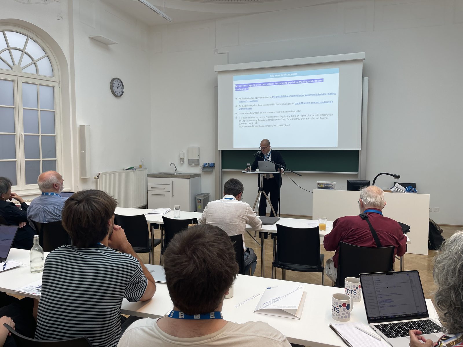 Paper-Präsentation im Hörsaal während der IFIP HCC17 2026
